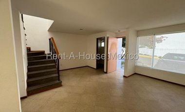 Casa en renta en Prolongación Constituyentes | 3 recamaras y jardín