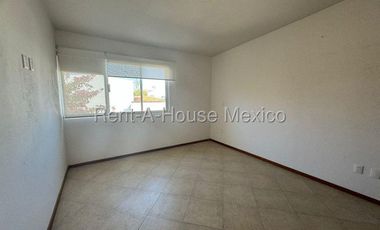 Casa en renta en Prolongación Constituyentes | 3 recamaras y jardín
