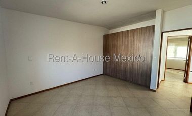 Casa en renta en Prolongación Constituyentes | 3 recamaras y jardín