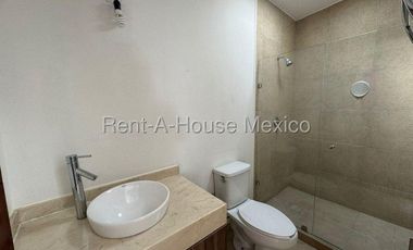 Casa en renta en Prolongación Constituyentes | 3 recamaras y jardín