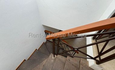 Casa en renta en Prolongación Constituyentes | 3 recamaras y jardín