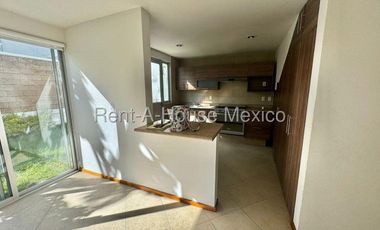 Casa en renta en Prolongación Constituyentes | 3 recamaras y jardín