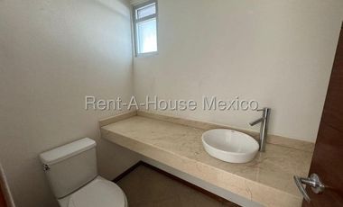 Casa en renta en Prolongación Constituyentes | 3 recamaras y jardín