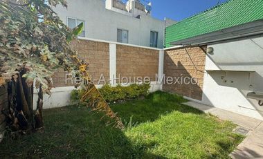 Casa en renta en Prolongación Constituyentes | 3 recamaras y jardín