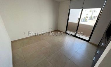 Casa en renta en Zibata | 3 recamaras | Sala de TV | Jardín