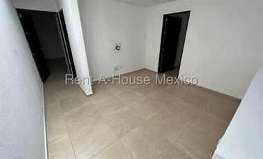 Casa en renta en Zibata | 3 recamaras | Sala de TV | Jardín