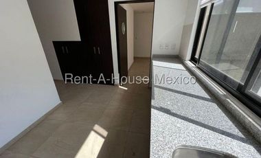 Casa en renta en Zibata | 3 recamaras | Sala de TV | Jardín