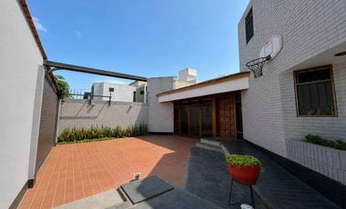 Aurora, Vta. de Casa, 336 m2, cerca a Parque y Colegios