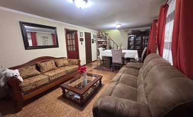SE VENDE HERMOSA Y AMPLIA CASA, SALTO, RECOLETA.