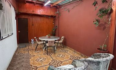 SE VENDE HERMOSA Y AMPLIA CASA, SALTO, RECOLETA.