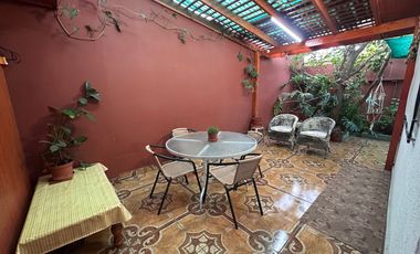 SE VENDE HERMOSA Y AMPLIA CASA, SALTO, RECOLETA.