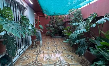 SE VENDE HERMOSA Y AMPLIA CASA, SALTO, RECOLETA.