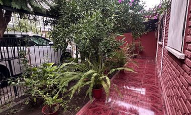 SE VENDE HERMOSA Y AMPLIA CASA, SALTO, RECOLETA.