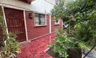 SE VENDE HERMOSA Y AMPLIA CASA, SALTO, RECOLETA.