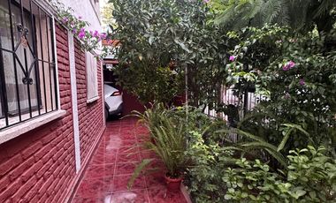SE VENDE HERMOSA Y AMPLIA CASA, SALTO, RECOLETA.