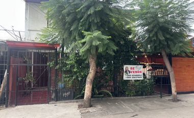 SE VENDE HERMOSA Y AMPLIA CASA, SALTO, RECOLETA.