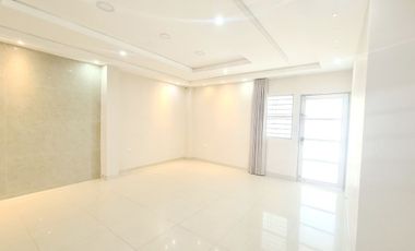 ¡Apartamento en Primer Piso con Amplios Espacios y Comodidades!