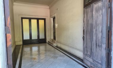 Ubicación Privilegiada: Amplia Casa para Instituciones Públicas, Frente a Plaza de Armas