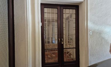 Ubicación Privilegiada: Amplia Casa para Instituciones Públicas, Frente a Plaza de Armas