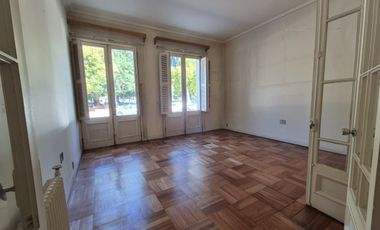 Ubicación Privilegiada: Amplia Casa para Instituciones Públicas, Frente a Plaza de Armas