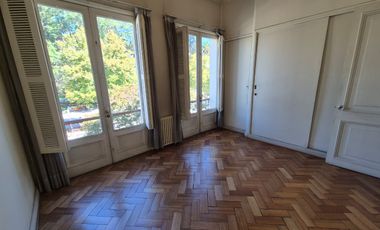 Ubicación Privilegiada: Amplia Casa para Instituciones Públicas, Frente a Plaza de Armas