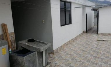 Casa Rentera con 5 Departamentos en Carcelén