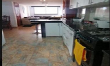 Casa Rentera con 5 Departamentos en Carcelén