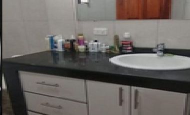 Casa Rentera con 5 Departamentos en Carcelén