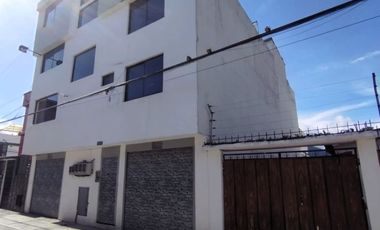 Casa Rentera con 5 Departamentos en Carcelén