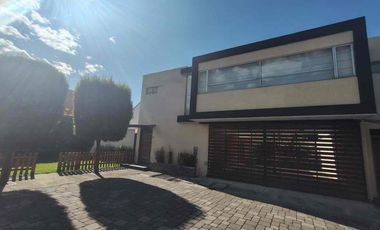 Casa en Venta en Mirasierra con Patio