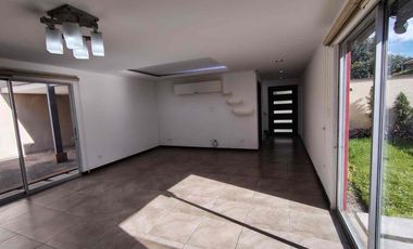 Casa en Venta en Mirasierra con Patio