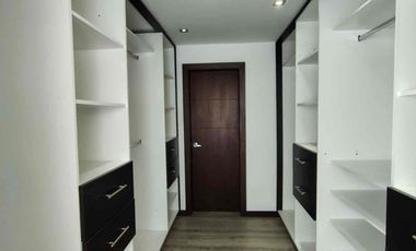 Casa en Venta en Mirasierra con Patio