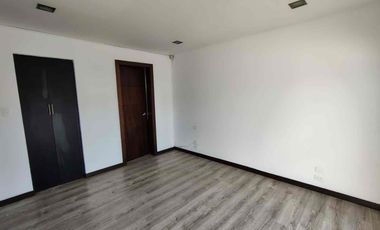 Casa en Venta en Mirasierra con Patio