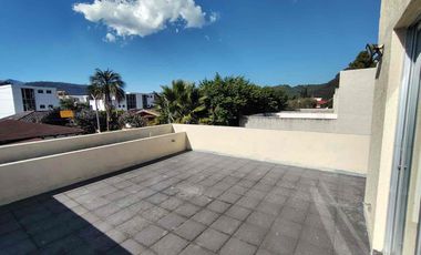 Casa en Venta en Mirasierra con Patio