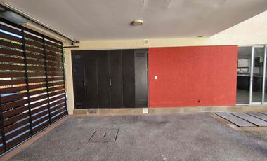 Casa en Venta en Mirasierra con Patio