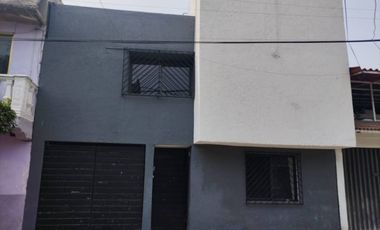 BONITA CASA BIEN UBICADA