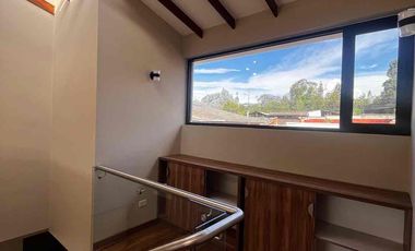 Renta de Hermosa Casa en Tumbaco