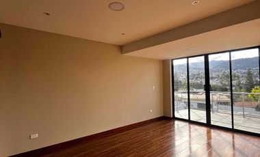 Renta de Hermosa Casa en Tumbaco