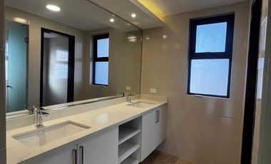 Renta de Hermosa Casa en Tumbaco