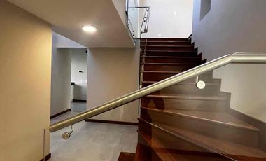 Renta de Hermosa Casa en Tumbaco