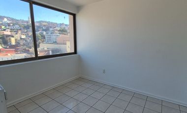 Se arrienda depto en el Edificio Plaza Victoria de Valparaíso.