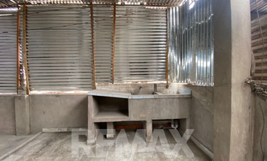 Amplia Casa de 3 Pisos con Potencial de Vivienda + Ingresos – SJM (El Brillante)