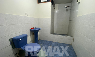 Amplia Casa de 3 Pisos con Potencial de Vivienda + Ingresos – SJM (El Brillante)