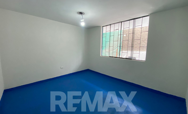 Amplia Casa de 3 Pisos con Potencial de Vivienda + Ingresos – SJM (El Brillante)