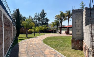 Quinta de descanso en venta - Senguio, Mich. – Frente al Río Descripción: Excelente oportunidad de inversión en Senguio. Propiedad totalmente equipada