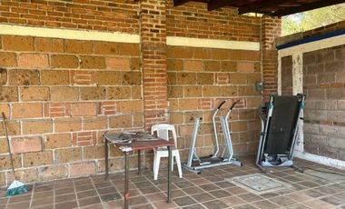Quinta de descanso en venta - Senguio, Mich. – Frente al Río Descripción: Excelente oportunidad de inversión en Senguio. Propiedad totalmente equipada