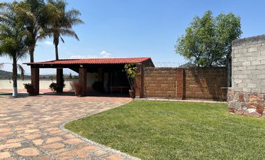 Quinta de descanso en venta - Senguio, Mich. – Frente al Río Descripción: Excelente oportunidad de inversión en Senguio. Propiedad totalmente equipada