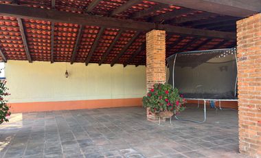 Quinta de descanso en venta - Senguio, Mich. – Frente al Río Descripción: Excelente oportunidad de inversión en Senguio. Propiedad totalmente equipada