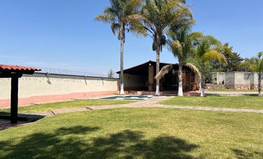 Quinta de descanso en venta - Senguio, Mich. – Frente al Río Descripción: Excelente oportunidad de inversión en Senguio. Propiedad totalmente equipada
