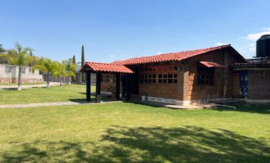 Quinta de descanso en venta - Senguio, Mich. – Frente al Río Descripción: Excelente oportunidad de inversión en Senguio. Propiedad totalmente equipada
